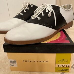 EC Saddle Ox Blk/Wht 11 - 1950’s Style Saddle Shoes, Gently worn